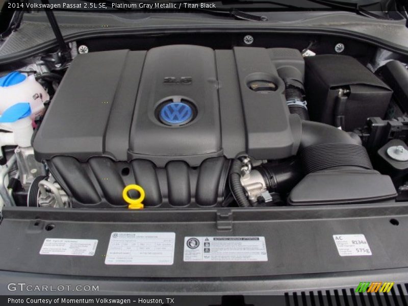 Platinum Gray Metallic / Titan Black 2014 Volkswagen Passat 2.5L SE