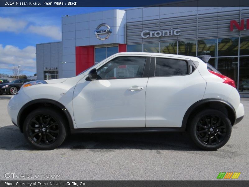 Pearl White / Black 2014 Nissan Juke S