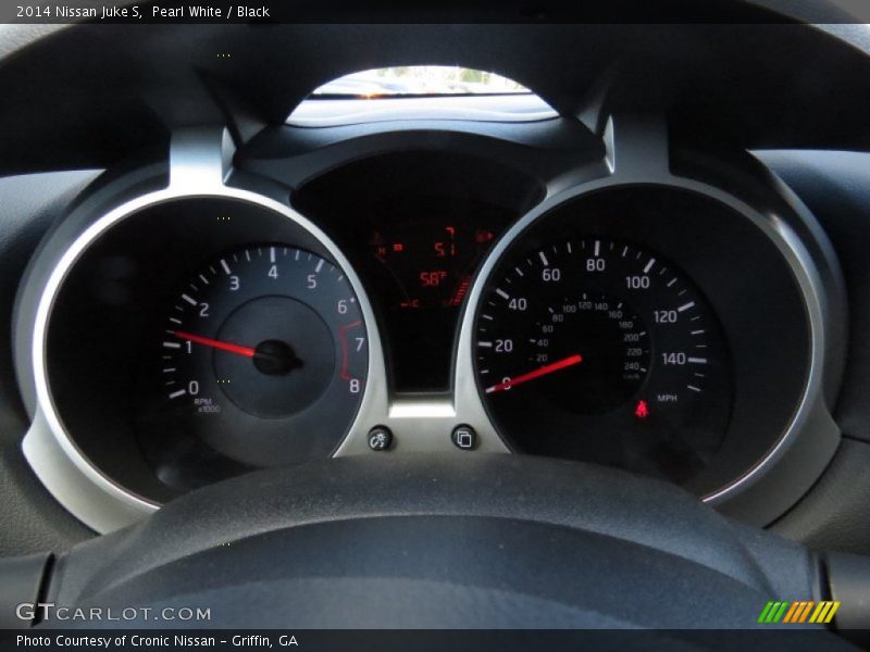 Pearl White / Black 2014 Nissan Juke S