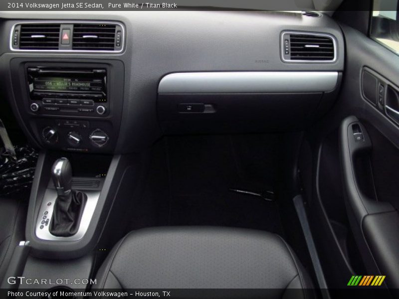 Pure White / Titan Black 2014 Volkswagen Jetta SE Sedan