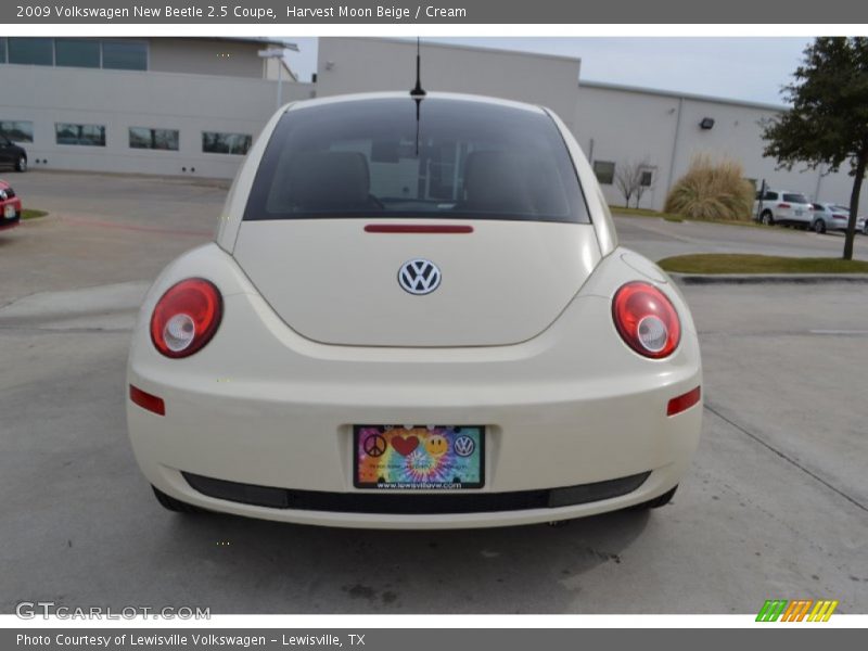 Harvest Moon Beige / Cream 2009 Volkswagen New Beetle 2.5 Coupe