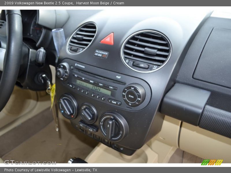 Harvest Moon Beige / Cream 2009 Volkswagen New Beetle 2.5 Coupe
