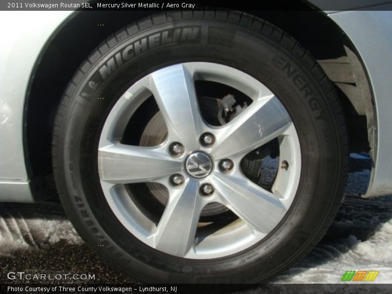 Mercury Silver Metallic / Aero Gray 2011 Volkswagen Routan SEL