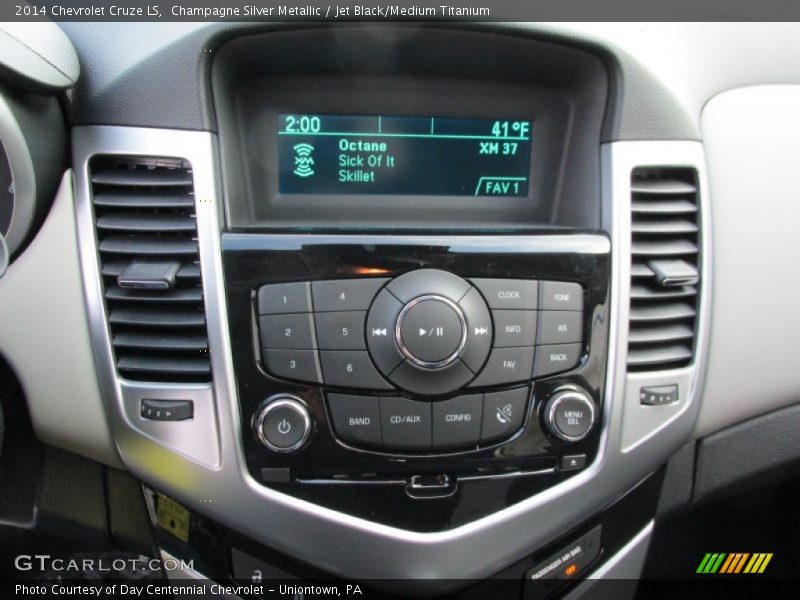 Champagne Silver Metallic / Jet Black/Medium Titanium 2014 Chevrolet Cruze LS