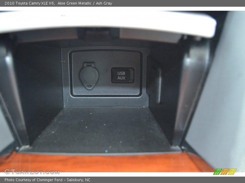 Aloe Green Metallic / Ash Gray 2010 Toyota Camry XLE V6