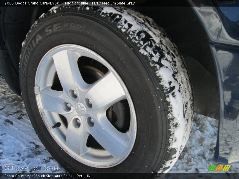 Midnight Blue Pearl / Medium Slate Gray 2005 Dodge Grand Caravan SXT