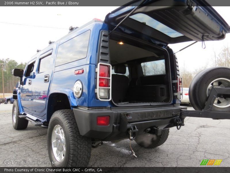  2006 H2 SUV Trunk