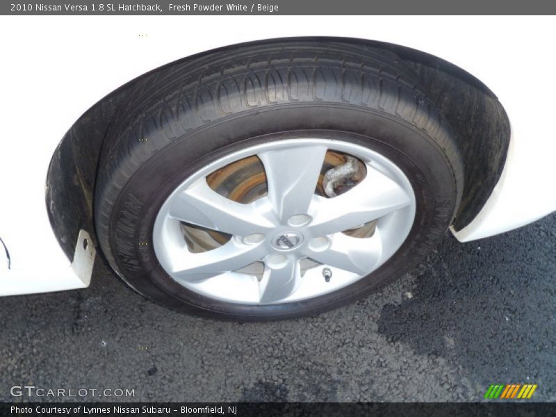 Fresh Powder White / Beige 2010 Nissan Versa 1.8 SL Hatchback