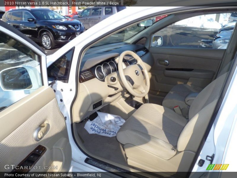 Fresh Powder White / Beige 2010 Nissan Versa 1.8 SL Hatchback