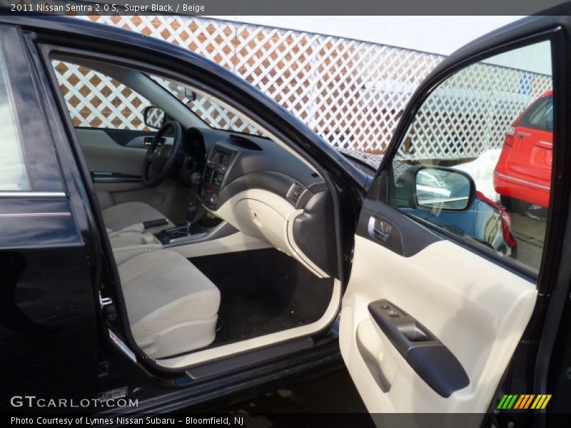 Super Black / Beige 2011 Nissan Sentra 2.0 S
