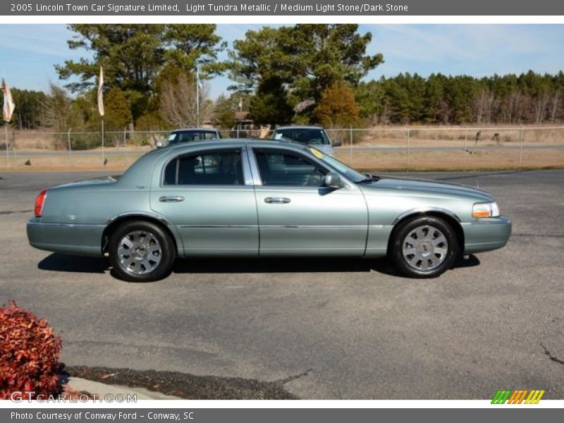 Light Tundra Metallic / Medium Light Stone/Dark Stone 2005 Lincoln Town Car Signature Limited