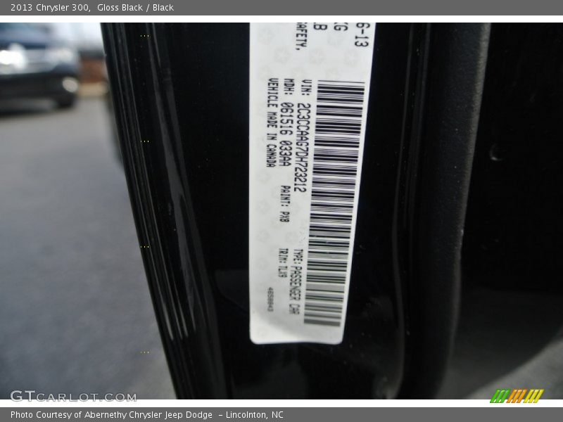 Gloss Black / Black 2013 Chrysler 300