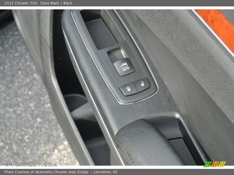 Gloss Black / Black 2013 Chrysler 300
