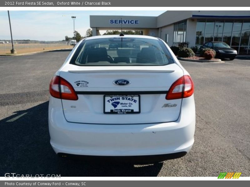 Oxford White / Charcoal Black 2012 Ford Fiesta SE Sedan