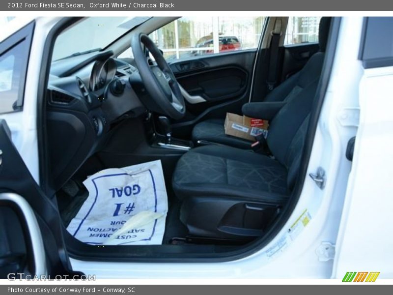 Oxford White / Charcoal Black 2012 Ford Fiesta SE Sedan