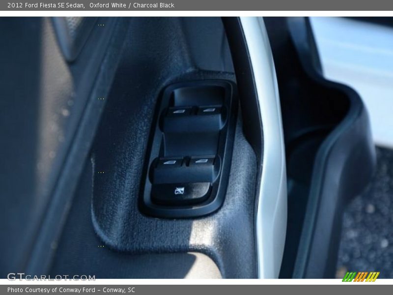 Oxford White / Charcoal Black 2012 Ford Fiesta SE Sedan