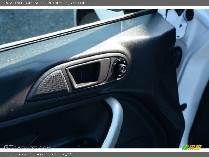 Oxford White / Charcoal Black 2012 Ford Fiesta SE Sedan