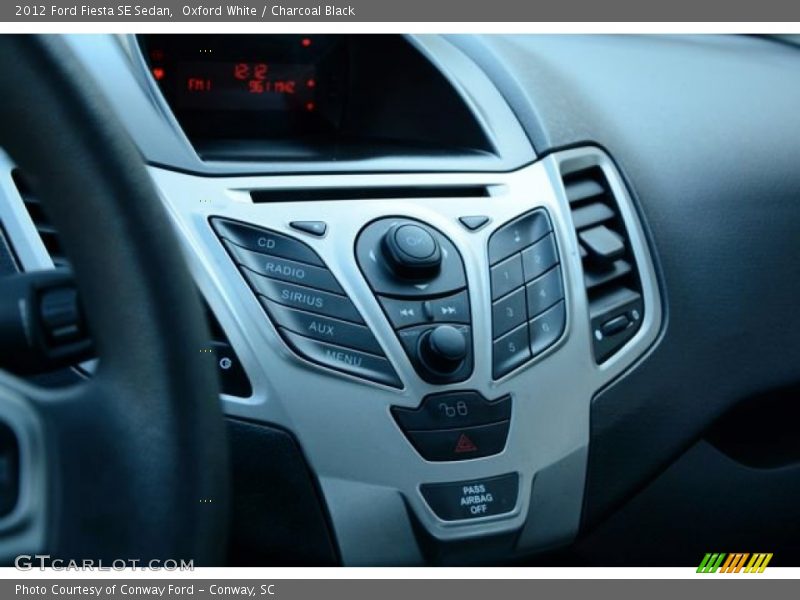 Oxford White / Charcoal Black 2012 Ford Fiesta SE Sedan