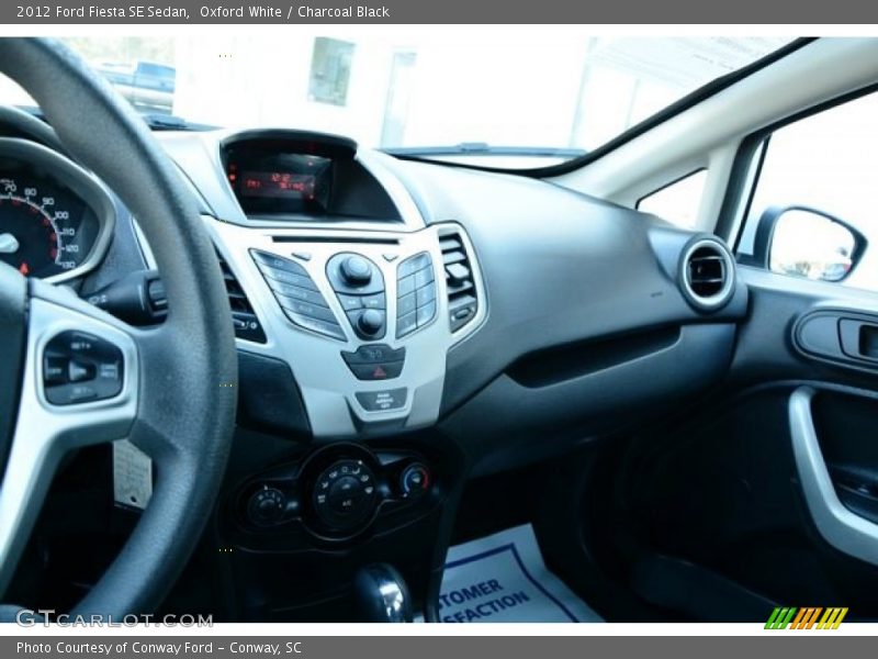 Oxford White / Charcoal Black 2012 Ford Fiesta SE Sedan