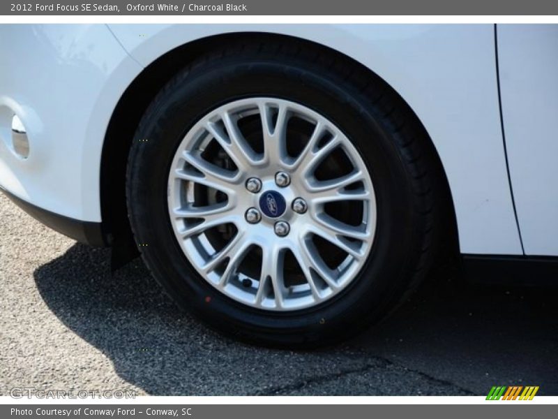 Oxford White / Charcoal Black 2012 Ford Focus SE Sedan