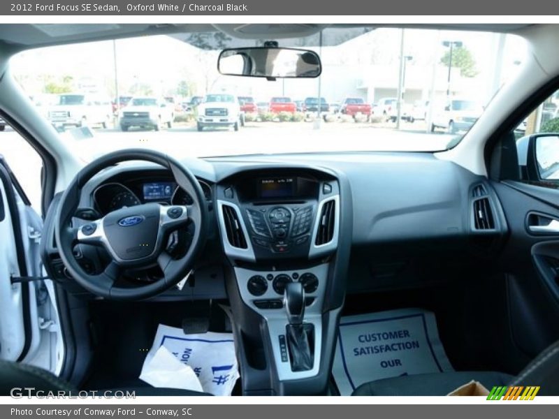 Oxford White / Charcoal Black 2012 Ford Focus SE Sedan