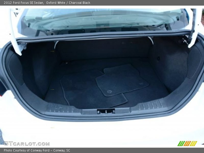 Oxford White / Charcoal Black 2012 Ford Focus SE Sedan