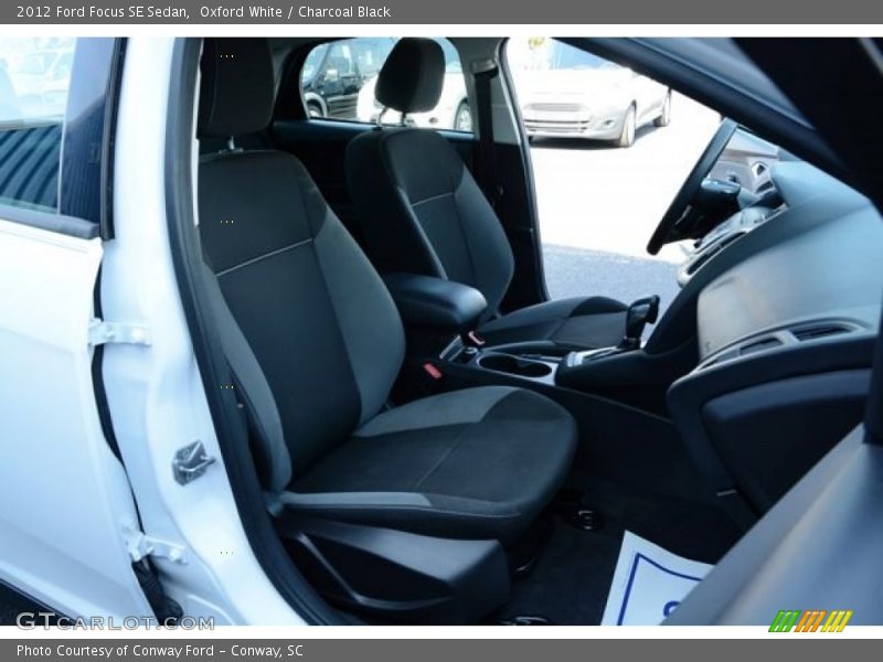 Oxford White / Charcoal Black 2012 Ford Focus SE Sedan