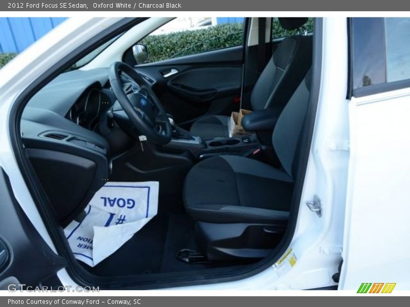 Oxford White / Charcoal Black 2012 Ford Focus SE Sedan