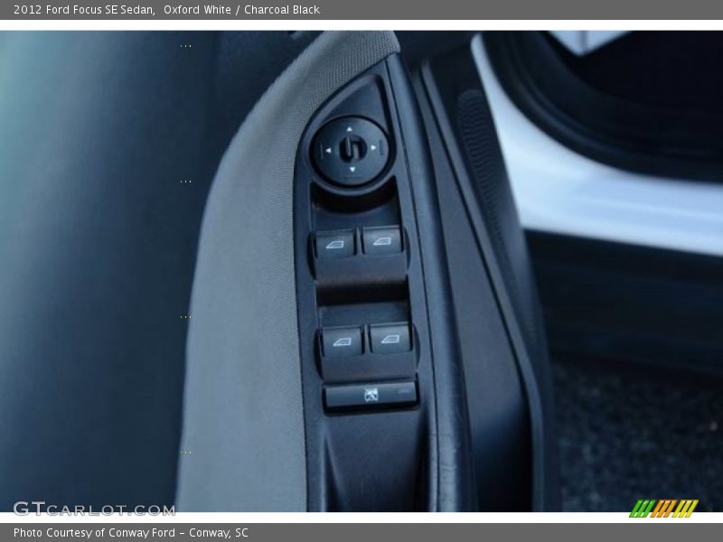 Oxford White / Charcoal Black 2012 Ford Focus SE Sedan