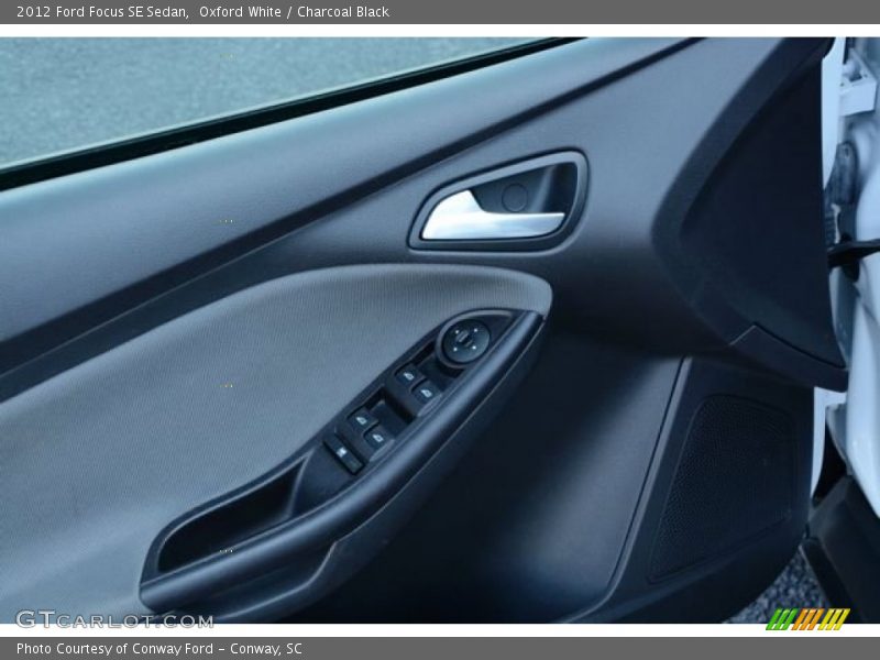 Oxford White / Charcoal Black 2012 Ford Focus SE Sedan