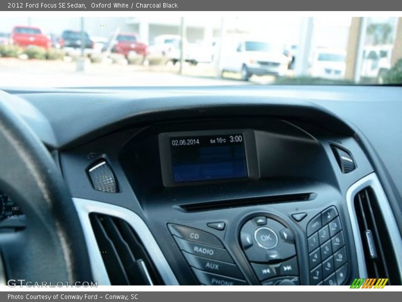 Oxford White / Charcoal Black 2012 Ford Focus SE Sedan