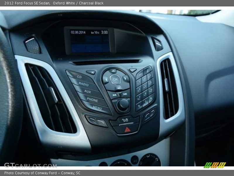 Oxford White / Charcoal Black 2012 Ford Focus SE Sedan