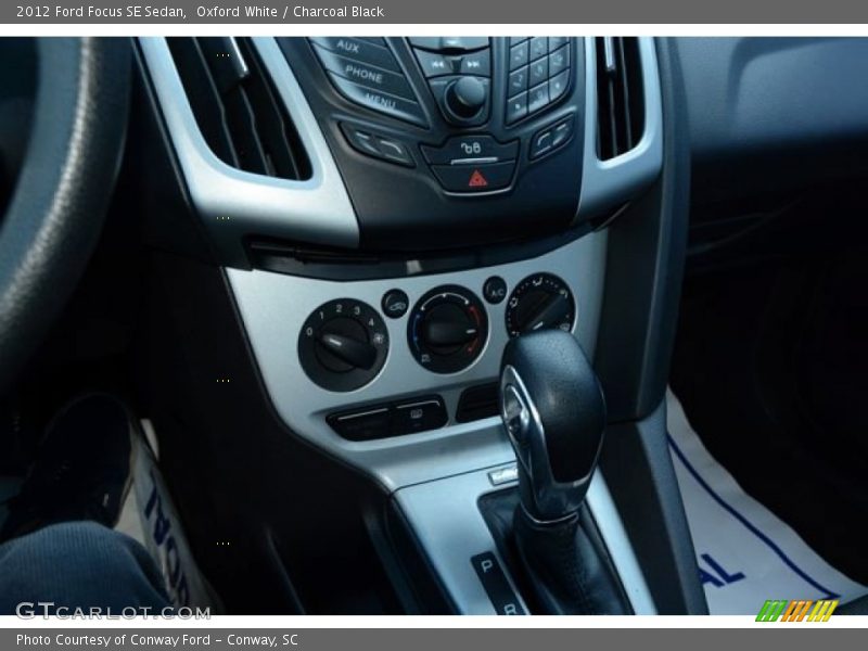 Oxford White / Charcoal Black 2012 Ford Focus SE Sedan