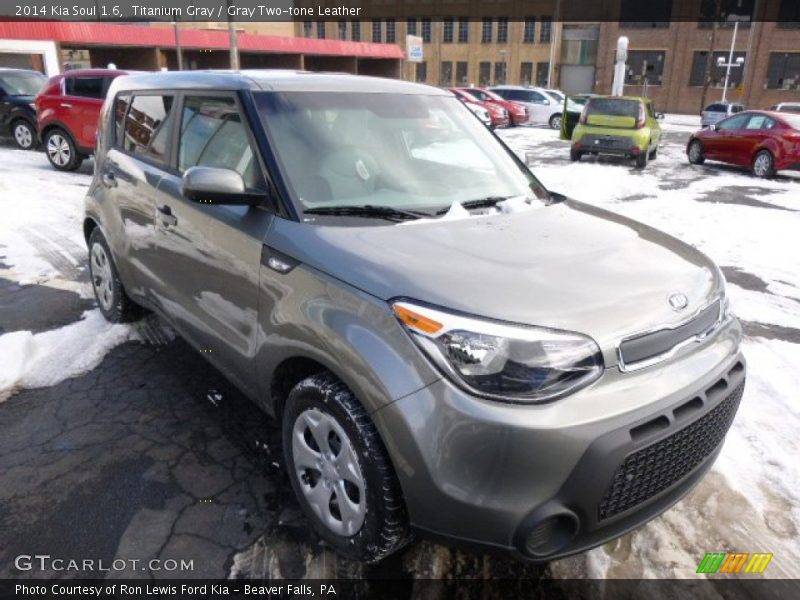 Titanium Gray / Gray Two-tone Leather 2014 Kia Soul 1.6