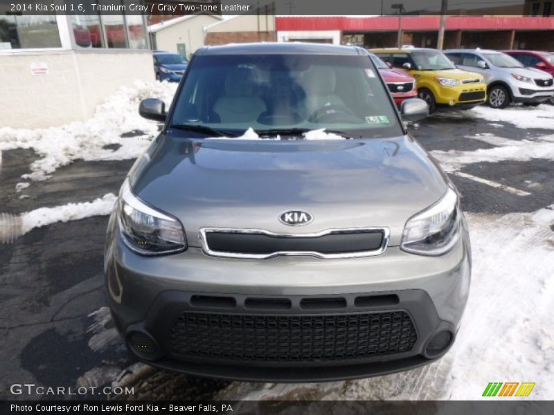 Titanium Gray / Gray Two-tone Leather 2014 Kia Soul 1.6