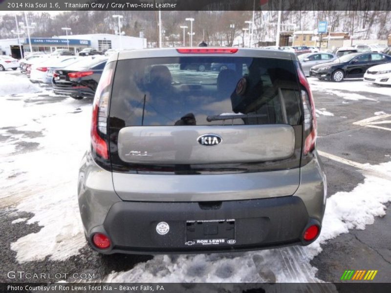 Titanium Gray / Gray Two-tone Leather 2014 Kia Soul 1.6