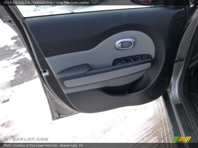 Titanium Gray / Gray Two-tone Leather 2014 Kia Soul 1.6