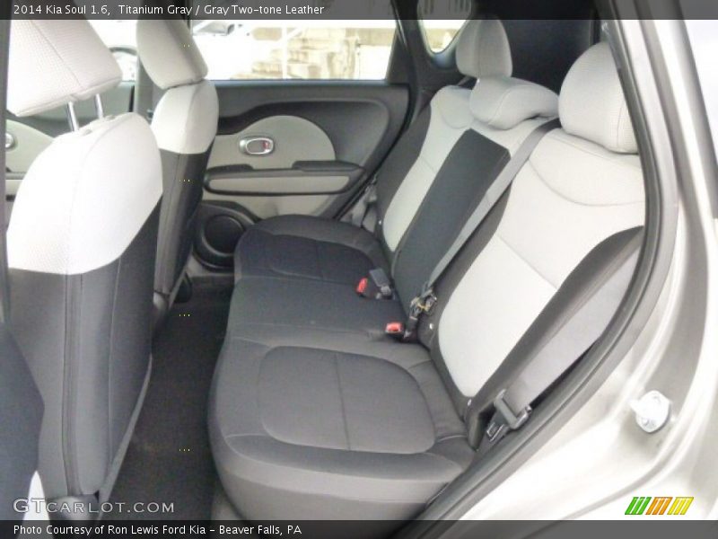 Titanium Gray / Gray Two-tone Leather 2014 Kia Soul 1.6
