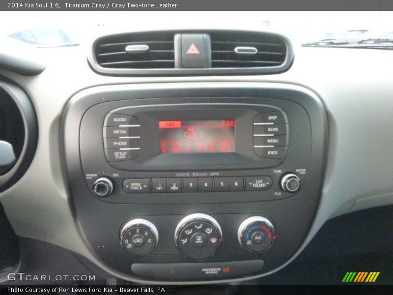 Titanium Gray / Gray Two-tone Leather 2014 Kia Soul 1.6