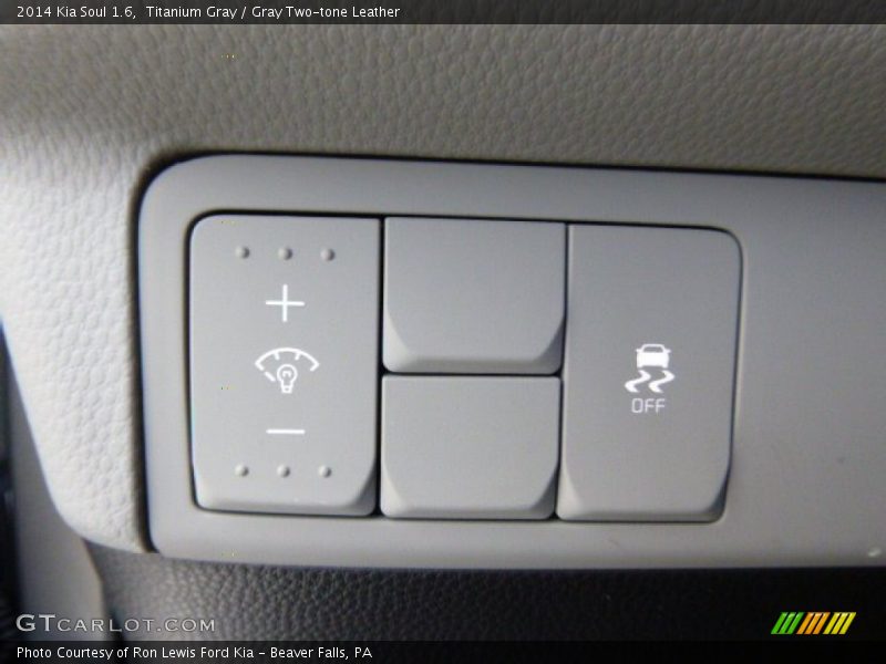 Titanium Gray / Gray Two-tone Leather 2014 Kia Soul 1.6