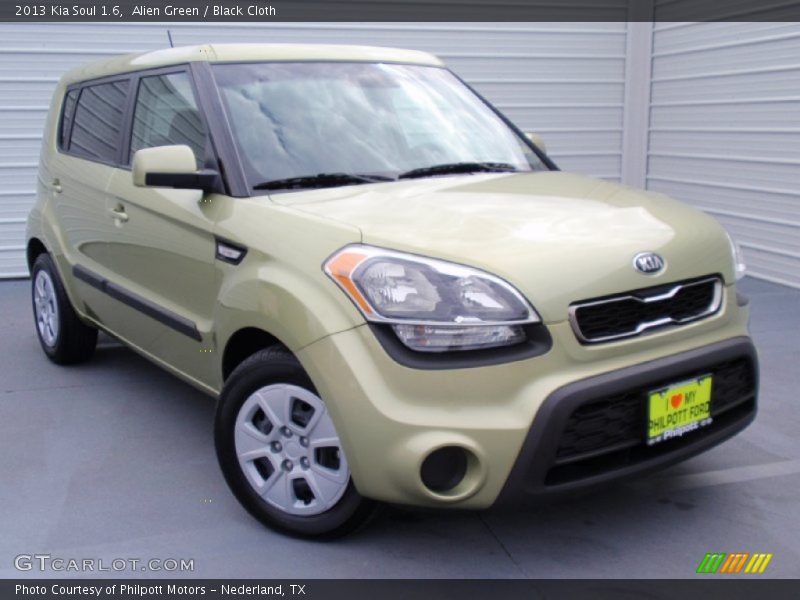 Alien Green / Black Cloth 2013 Kia Soul 1.6