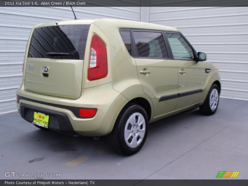 Alien Green / Black Cloth 2013 Kia Soul 1.6