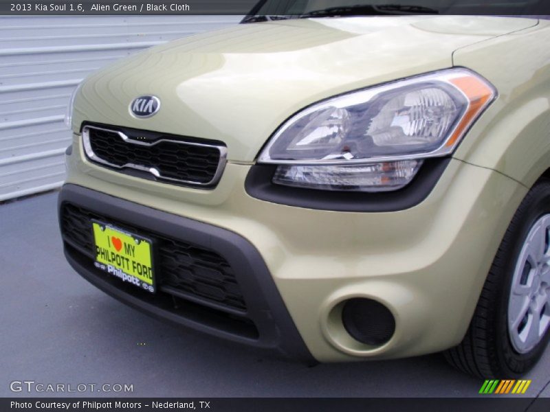 Alien Green / Black Cloth 2013 Kia Soul 1.6