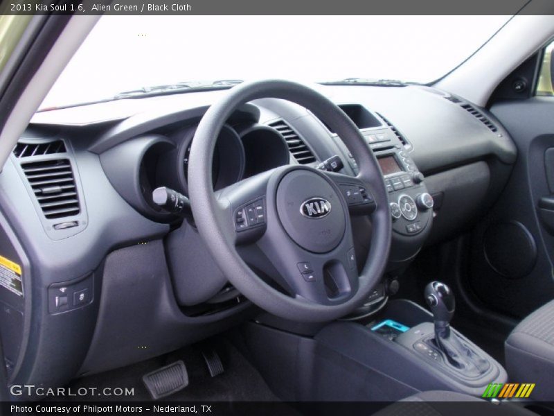 Alien Green / Black Cloth 2013 Kia Soul 1.6