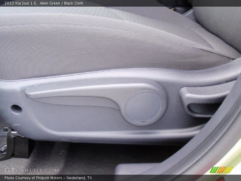 Alien Green / Black Cloth 2013 Kia Soul 1.6