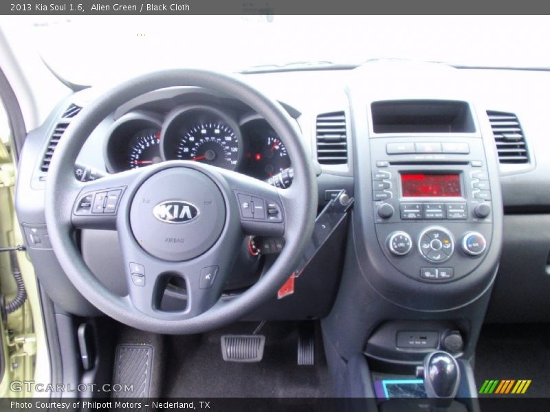 Alien Green / Black Cloth 2013 Kia Soul 1.6