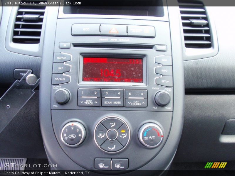 Alien Green / Black Cloth 2013 Kia Soul 1.6