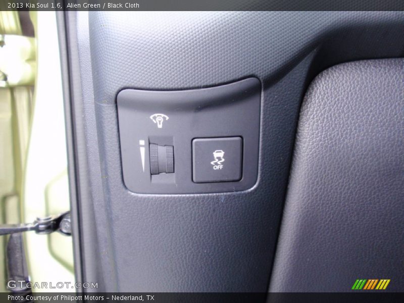 Alien Green / Black Cloth 2013 Kia Soul 1.6