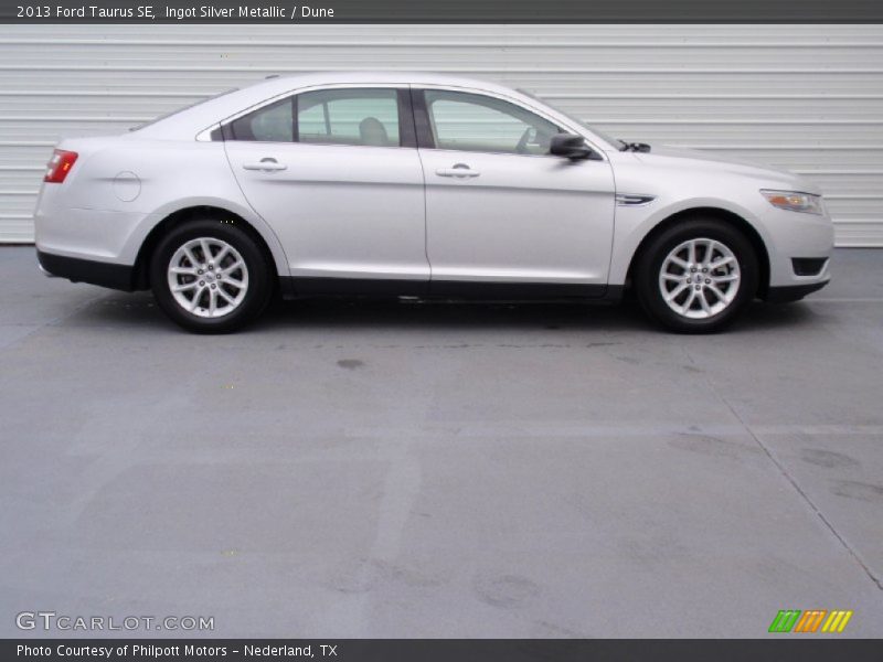 Ingot Silver Metallic / Dune 2013 Ford Taurus SE