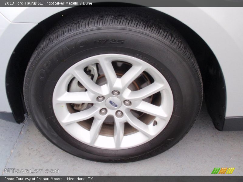 Ingot Silver Metallic / Dune 2013 Ford Taurus SE